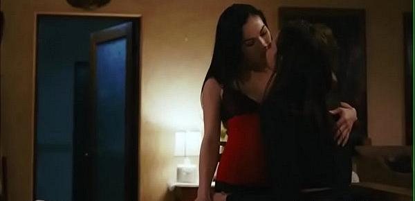 Two Babe Couple licks each others pussies